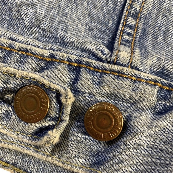 LEVIS Vintage Distressed Premium Denim Trucker Jacket - Picture 9 of 10